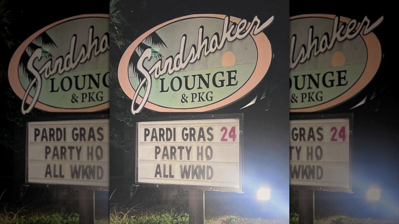 The sign of the Sandshaker in Pensacola Beach