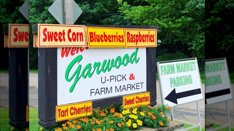Garwood Orchards sign