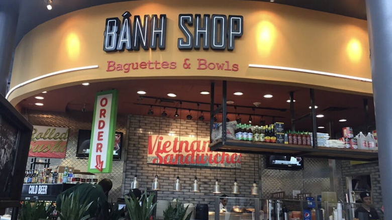Banh Shop exterior and order station