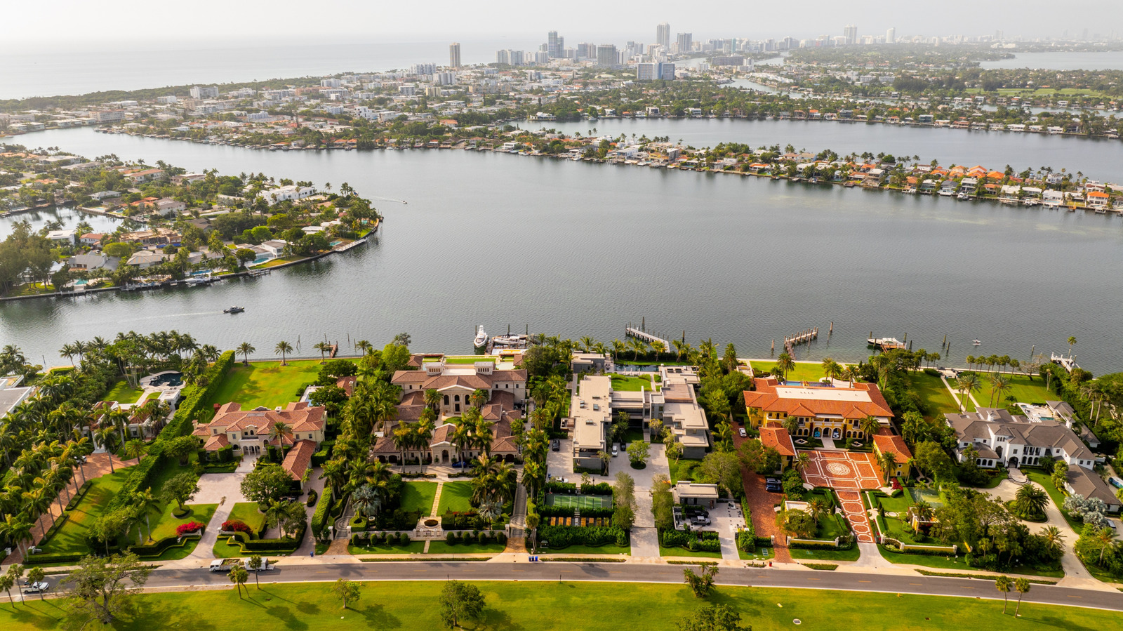 10 Celebrities Who Own Breathtaking Vacation Homes In Florida - Islands