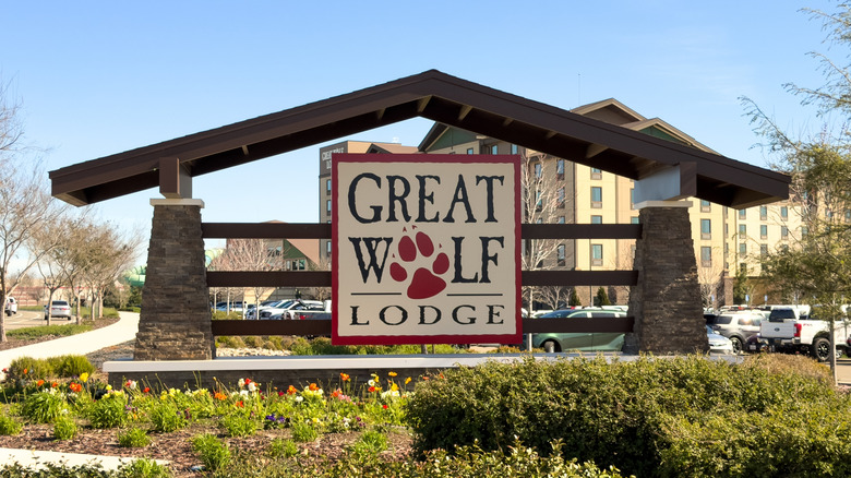 Great Wolf Lodge entry sign outside of Manteca, California location