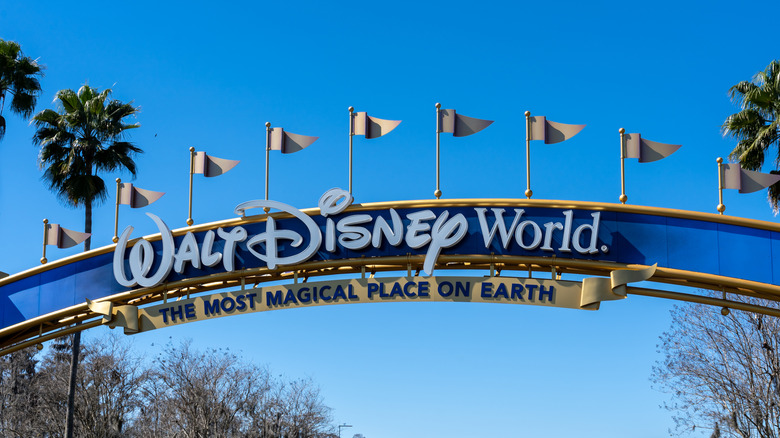 Sign at the entrance of Walt Disney World in Orlando, Florida