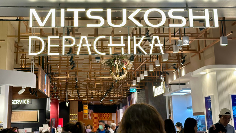 Depachika at Bangkok Mistukoshi, a food basement hall