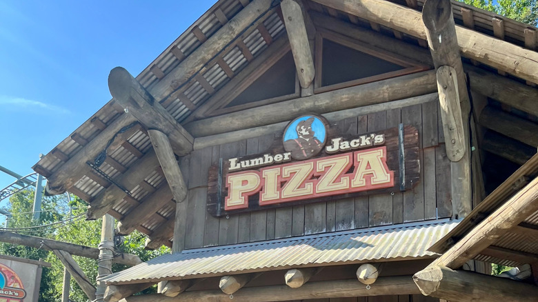 The rustic front exterior and signage for Lumber Jack's Pizza in Dollywood