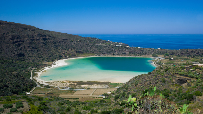 Panoramic view of Specchio di Venere Lake.