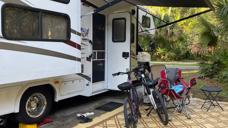 An RV parked at Juniper Springs Campground.