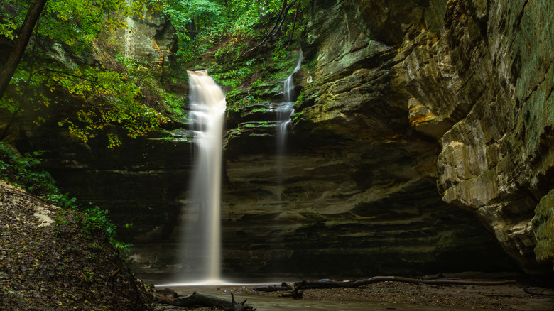 Waterfalls in Ottawa canyon, Starved Rock State Park, Illinois
