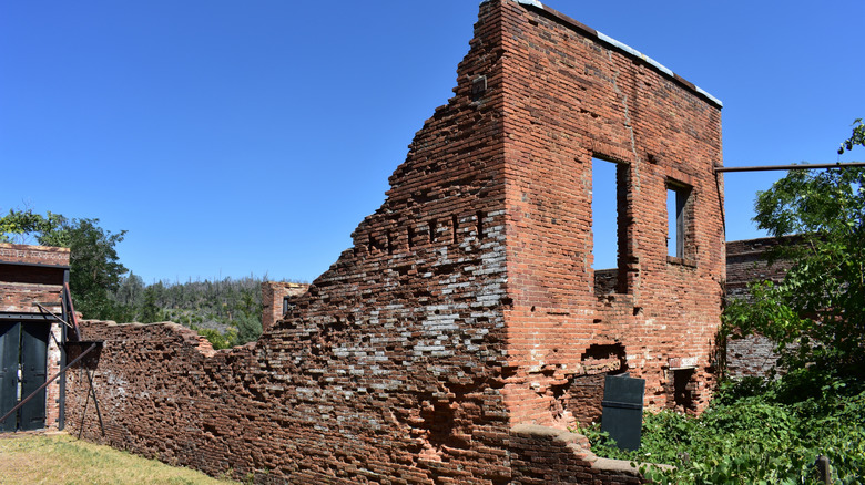 A ruined red-brick building in Old Shasta, California