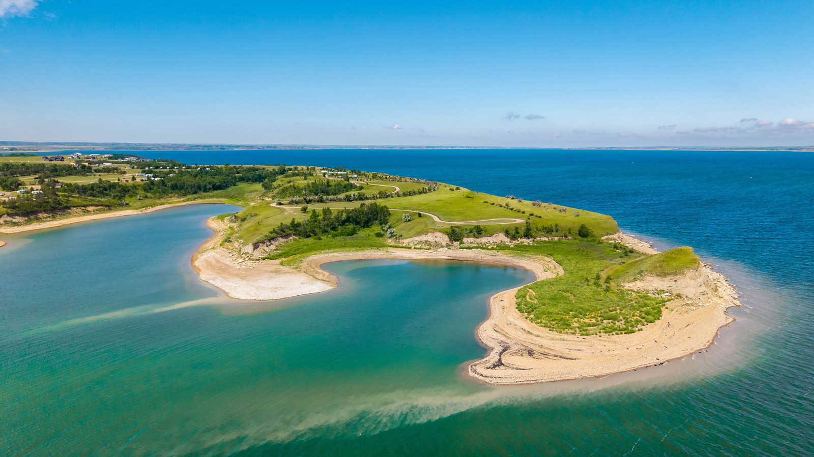 10 Scenic North Dakota Lakes With Beaches, Boating, And Pristine Swimming Spots