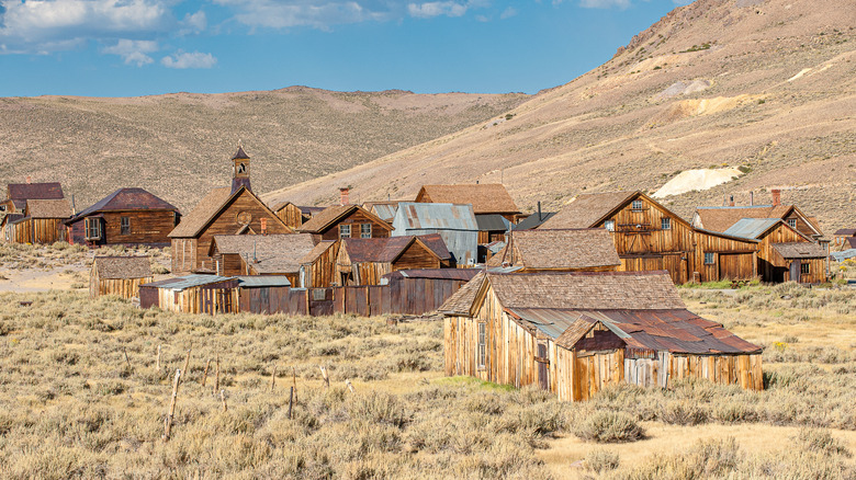 The ruined buildings of a gold mining boomtown at Bodie State Historic Park.