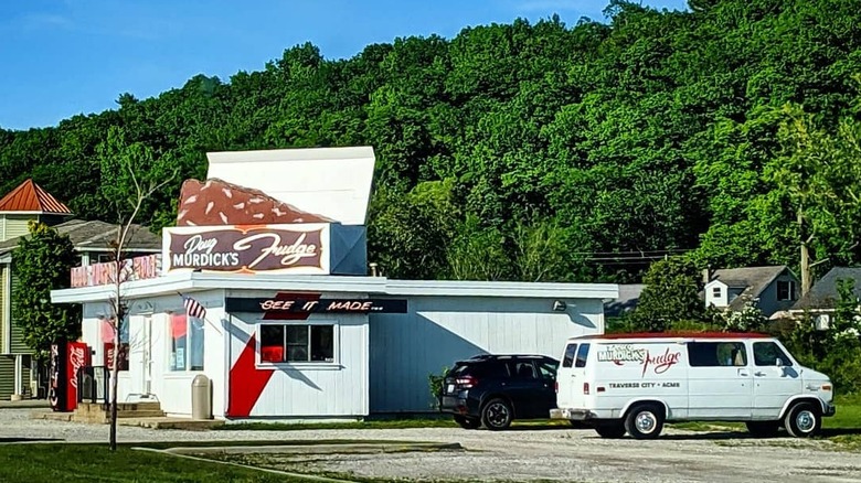 Doug Murdick's Fudge Store, with a model of a giant box of fudge on the roof