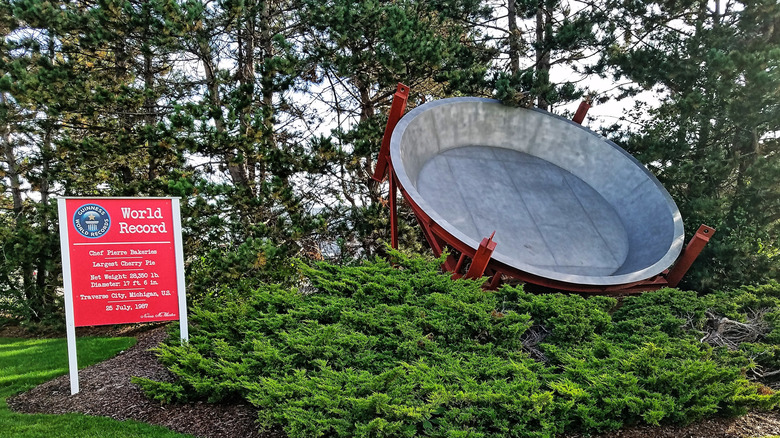 A view of the World's Largest Cherry Pie Tin roadside attraction