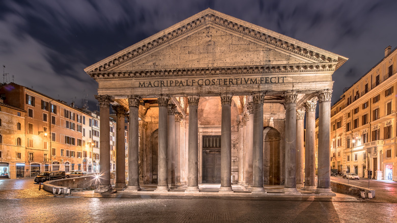 pantheon with no crowds at night