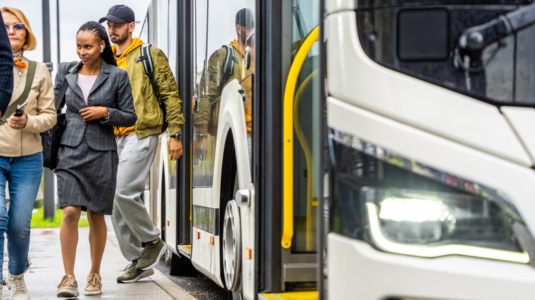 People getting off bus