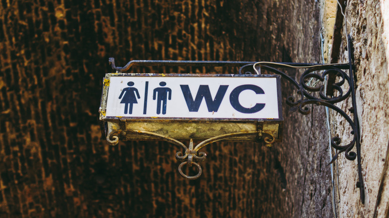 Sign for a public bathroom in Tuscany, Italy