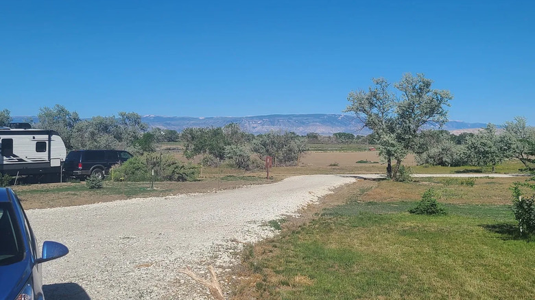 An RV parked at Mustang Mountain Vineyard in Wyoming with views of distant mountans