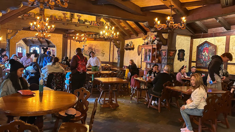 Red Rose Taverne in Disneyland