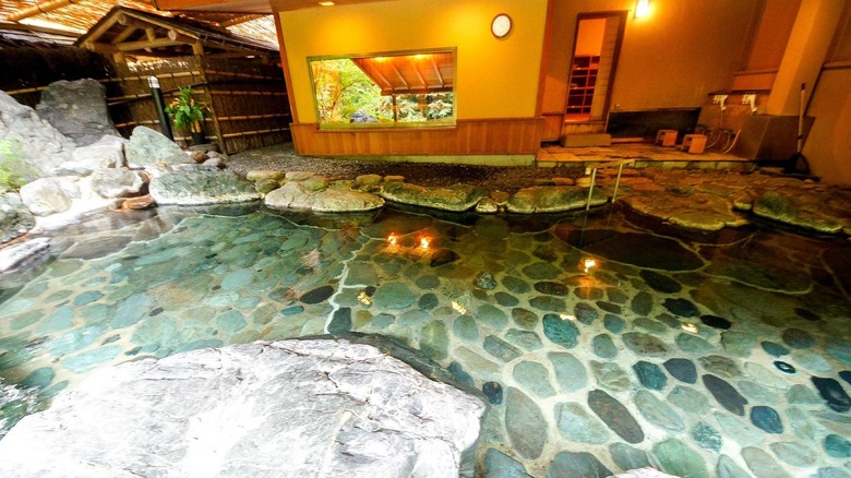 Hot spring pool inside Nishiyama Onsen Keiunkan