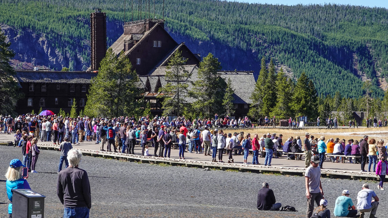Hundreds of tourist waiting for Old Faithful geyser to erupt in Yellowstone National Park