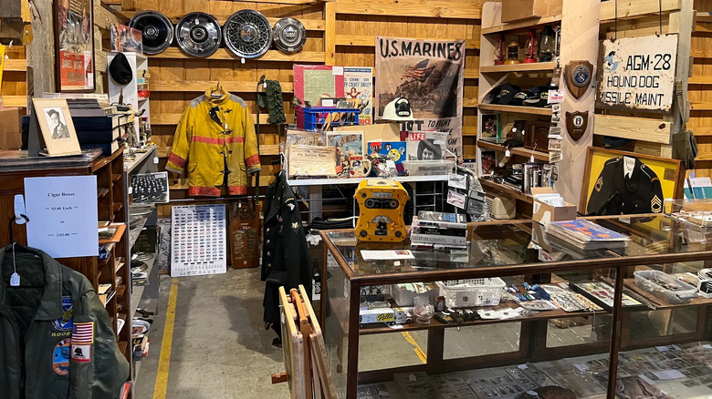 Items for sale inside Mantiques