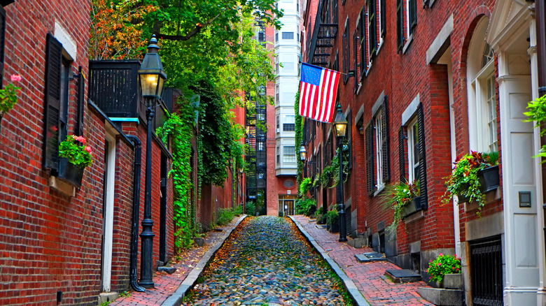 brick buildings on Acorn Street in Boston