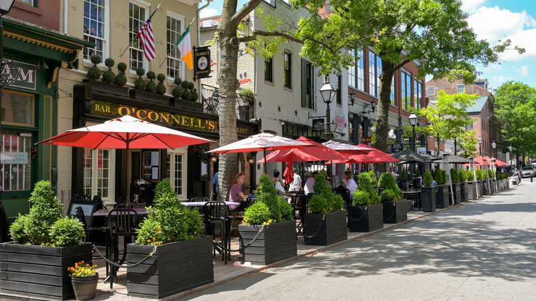 restaurants with outdoor seating in Old Town Alexandria
