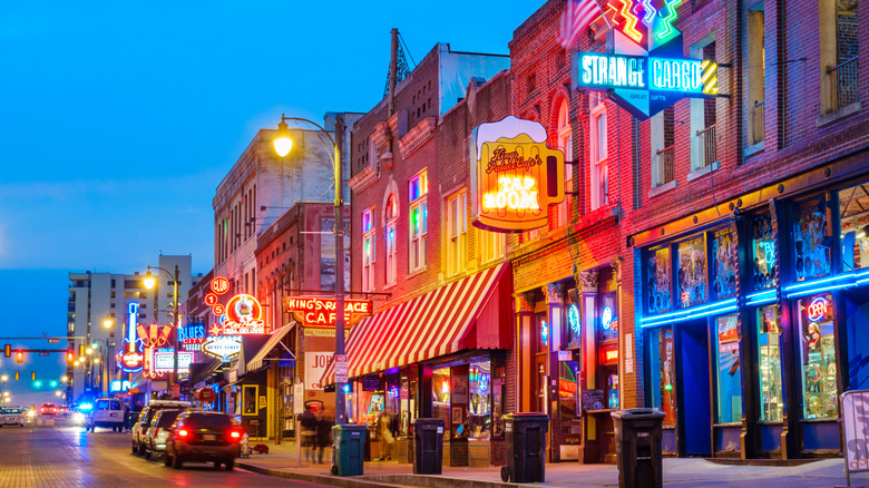 Bars at night on Beale Street in Memphis, Tennessee