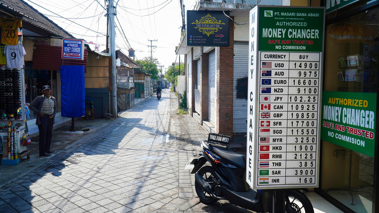 Currency exchange in Bali