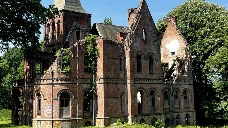 Exterior of Wyndclyffe Mansion
