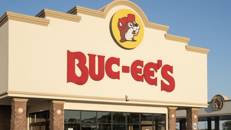 Buc-ees gas station store
