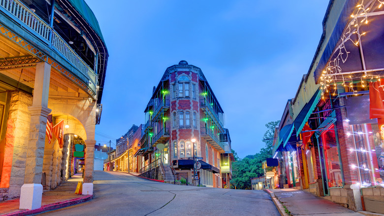 Eureka Springs, Arkansas' colorful hilly street with businesses on each side