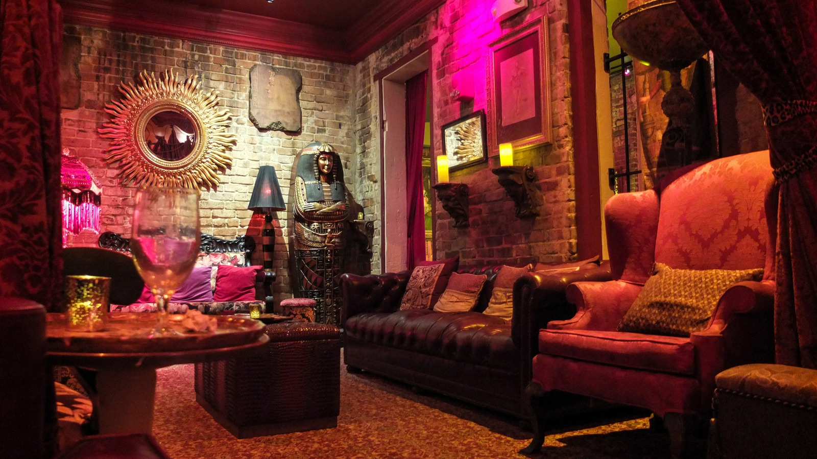 12 Of The Most Haunted Restaurants In The World