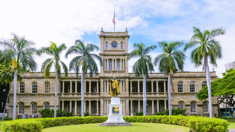 Exterior view of the Iolani Palace in Honolulu
