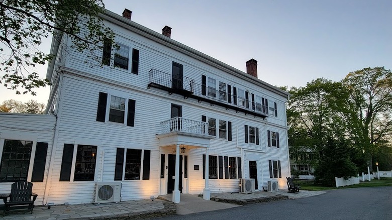 Facade of 1754 House