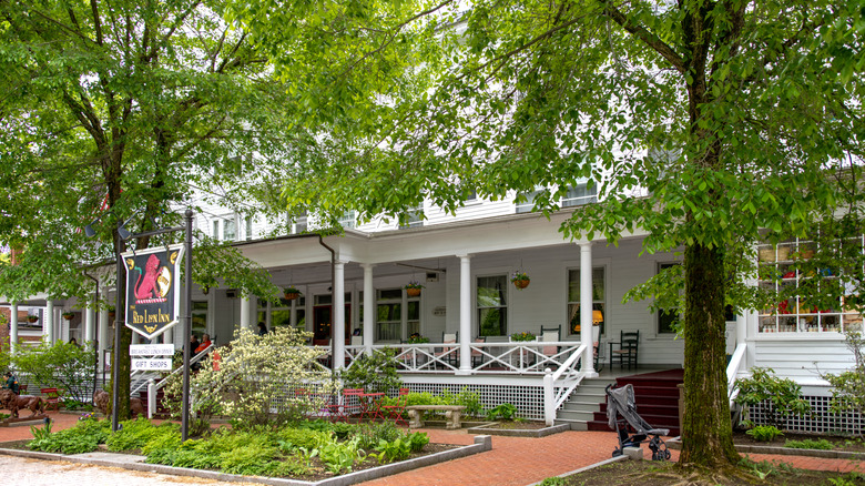 Front of The Red Lion Inn