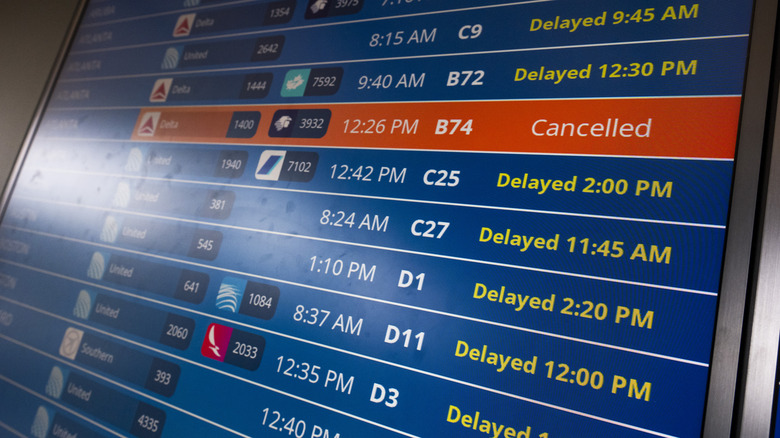 Airport information display of delayed flights