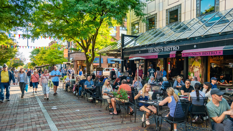 Outdoor dining in downtown Burlington