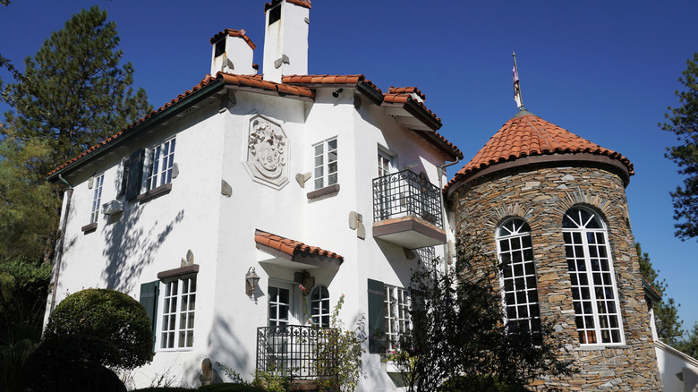 Chateau Du Sureau, luxury 5-star hotel in Oakhurst California