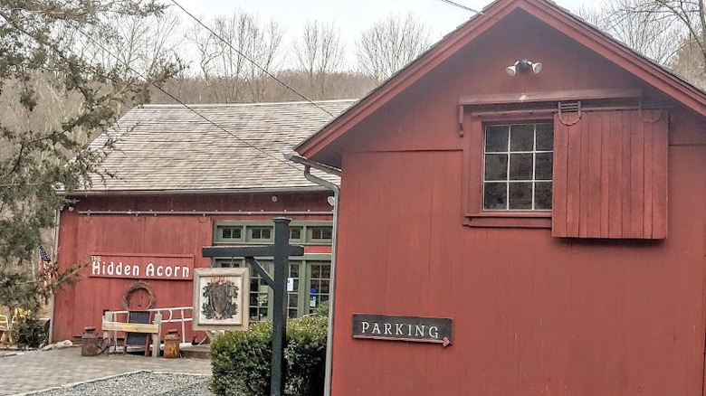 Red exterior of the Hidden Acorn in Woodbury, Connecticut