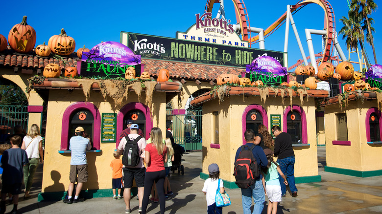 Crowd at Knott's Berry Farms, California
