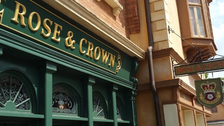 Exterior of Rose & Crown Pub in Disney's Epcot