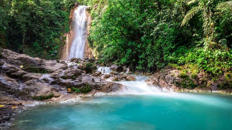 blue pool and waterfall in Bajos del Toro