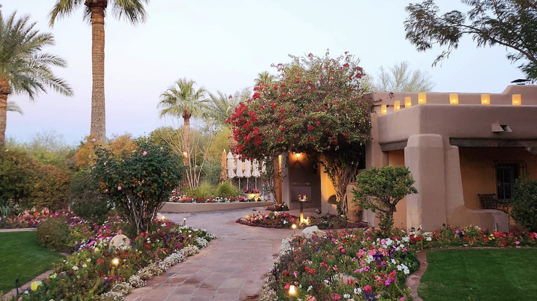 Adobe building and flowers at the Hermosa Inn