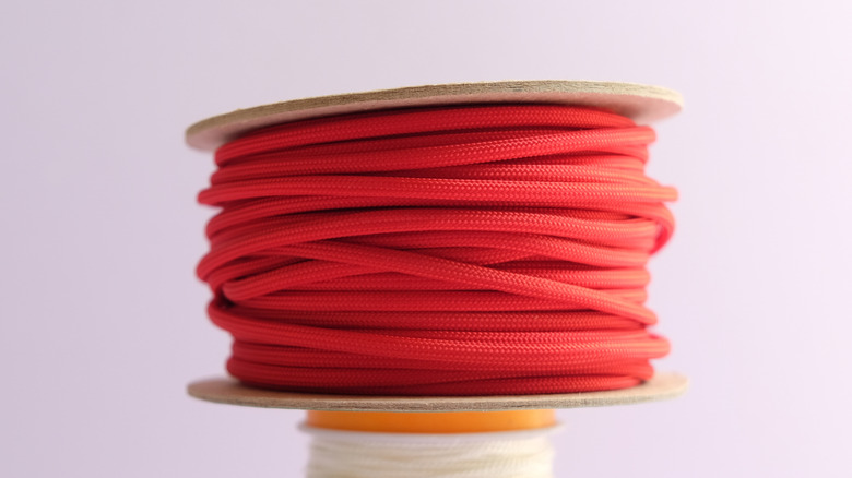 A paper spoon of red paracord