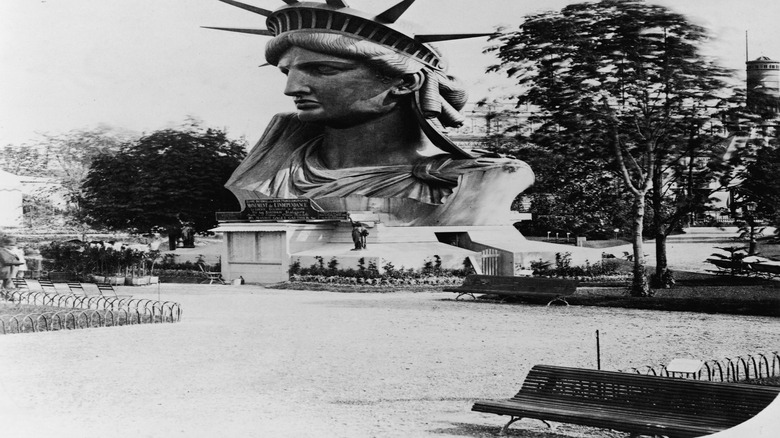 a black and white photo of the statue of liberty bust on display at the world's fair