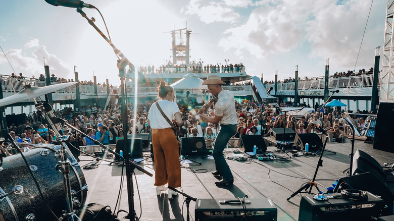 A Cayamo Cruise performance