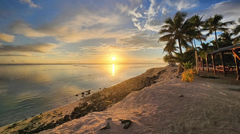 beach sunset at Rarotongan Beach Resort