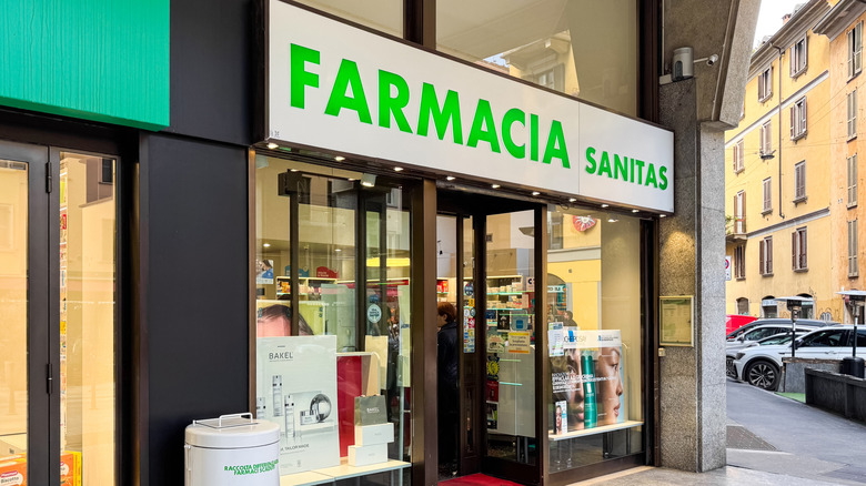 Sign for an Italian pharmacy