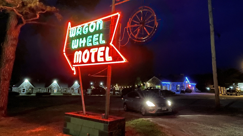 Neon sign for Wagon Wheel Motel in Cuba, MO