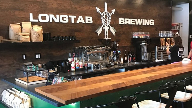 The bar at Longtab Brewing